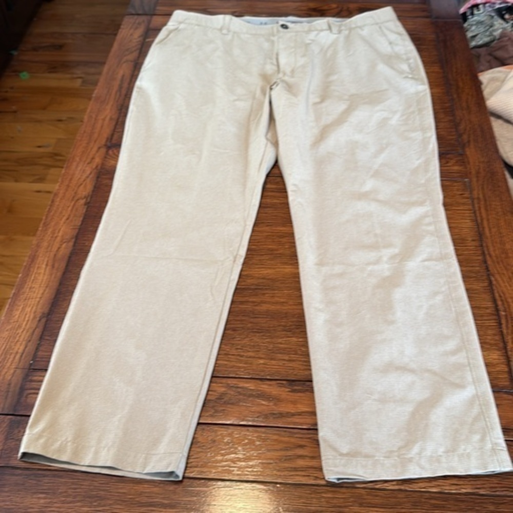 NWOT  Under Armour  tan golf pants size 40×30